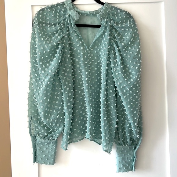 Beautiful discreet yet unique green/bleu mesh blouse - a gentle statement :) - Picture 2 of 4